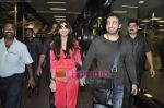 Shilpa Shetty & Raj Kundra return after 1st wedding anniversary in Bangkok in Mumbai Airport on 30th Nov 2010 (6).JPG
